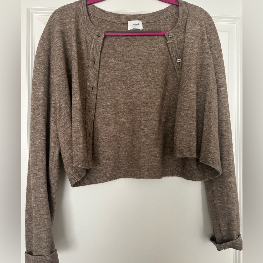 ARITZIA WILFRED CROPPED SWEATER SIZE MEDIUM